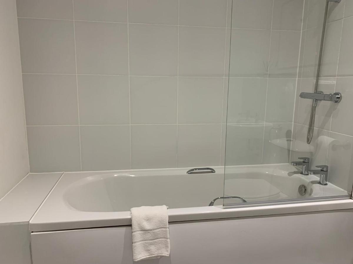 Bright 1Br Apartment In Preston Престон Экстерьер фото