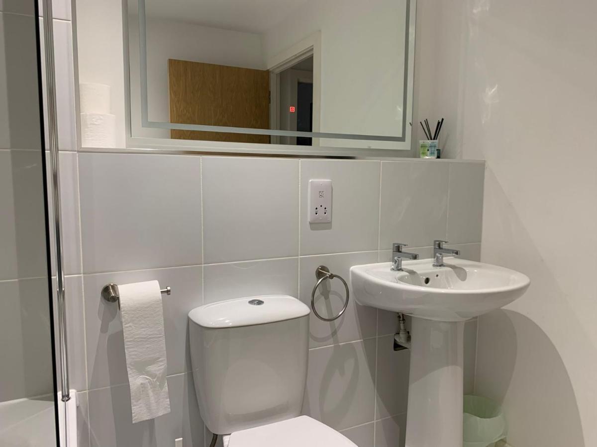 Bright 1Br Apartment In Preston Престон Экстерьер фото